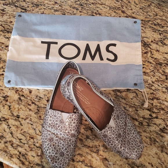 Toms - Picture 5 of 8
